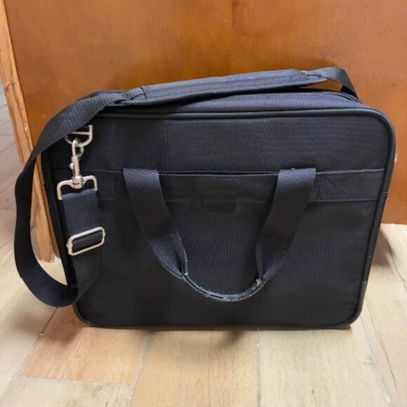 Targus Lap top Shoulder bag 17" x 13" - Picture 2 of 6